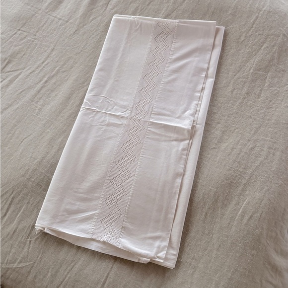 Antique Linen Bedsheet with Handwork Border - Picture 3 of 8